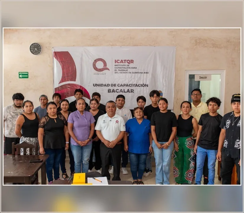 Grupo de participantes de una actividad de capacitación del ICAT Bacalar